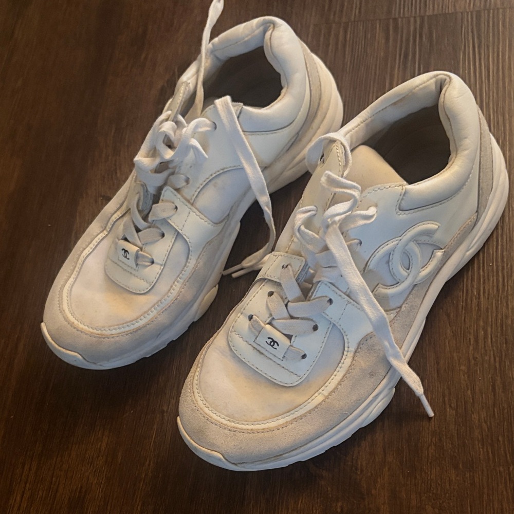 CHANEL White Leather & Suede Men's Low-Top Sneakers